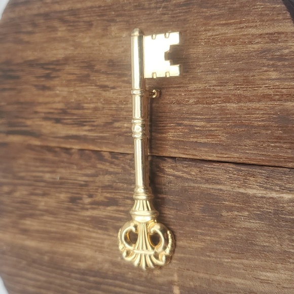 B624 edwardian estate lady of the house key brooch‎ - Picture 1 of 4